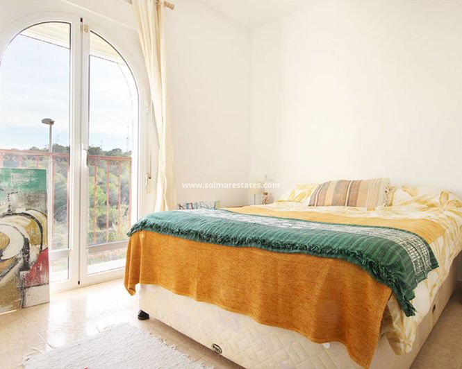 Image No.11-3 Bed House for sale