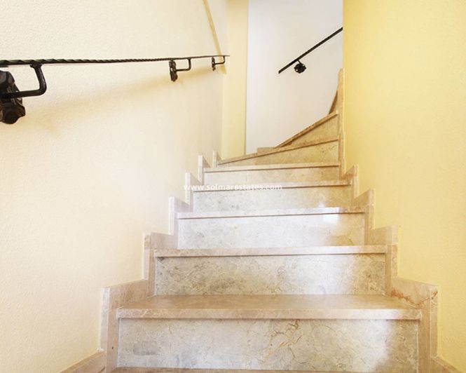 Image No.8-3 Bed House for sale