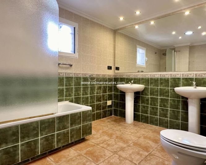 Image No.4-Villa de 4 chambres à vendre à Villamartin