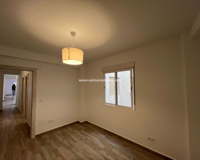 Image No.24-3 Bed Apartment for sale