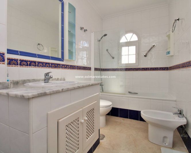 Image No.21-2 Bed Townhouse for sale