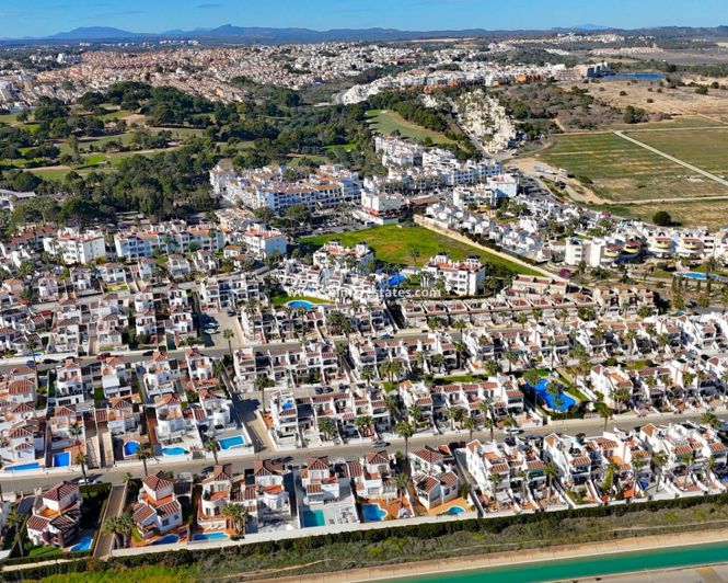 Image No.35-2 Bed Townhouse for sale