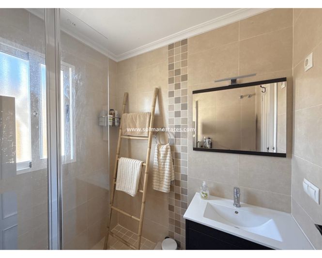 Image No.6-2 Bed Townhouse for sale