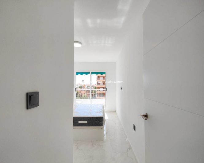 Image No.25-2 Bed Apartment for sale