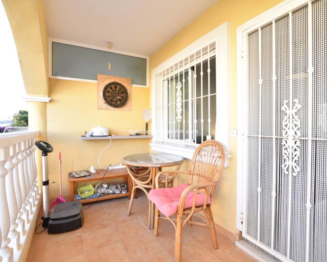 Image No.2-2 Bed Townhouse for sale