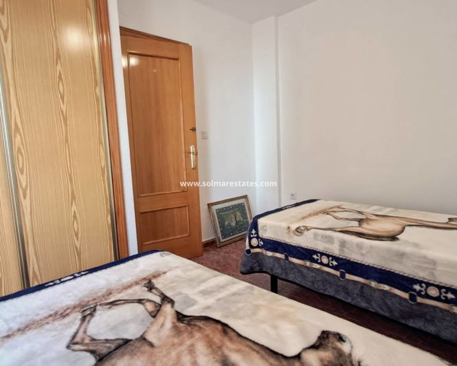 Image No.25-3 Bed House for sale