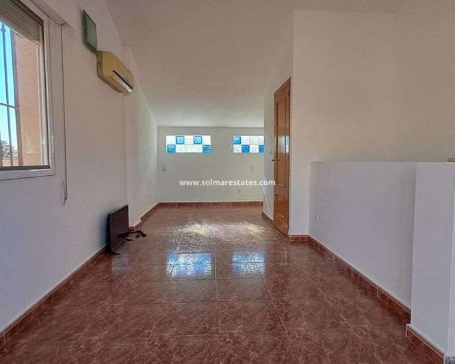 Image No.32-3 Bed House for sale