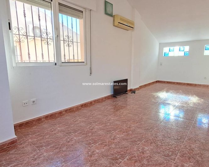 Image No.8-3 Bed House for sale