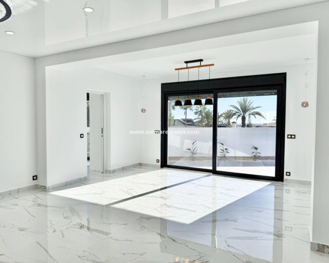 Image No.12-4 Bed Villa for sale