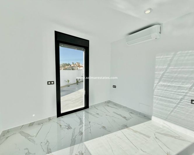 Image No.17-4 Bed Villa for sale