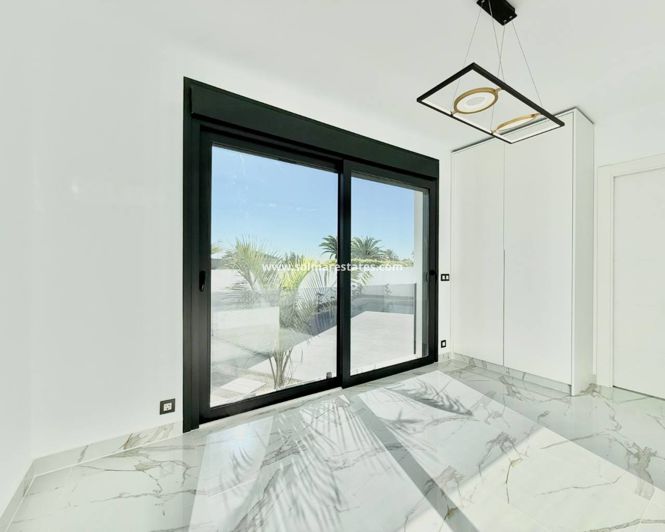 Image No.21-4 Bed Villa for sale