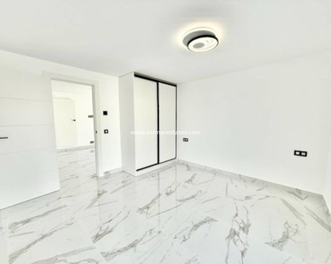 Image No.27-4 Bed Villa for sale