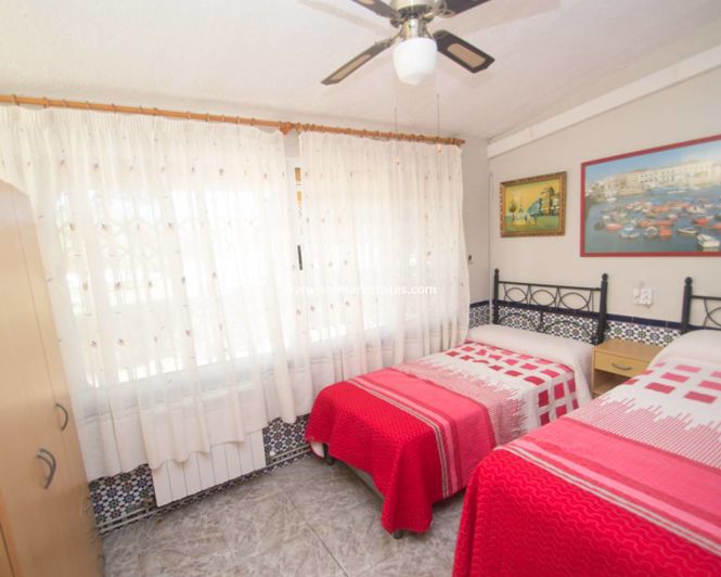 Image No.25-3 Bed House for sale