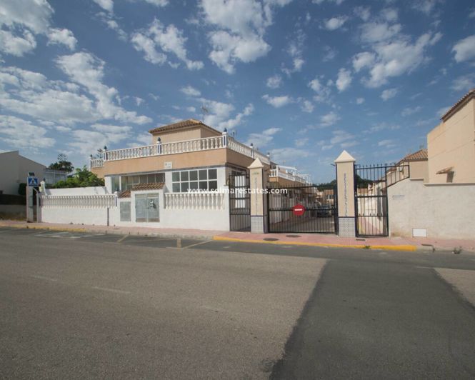 Image No.44-3 Bed House for sale