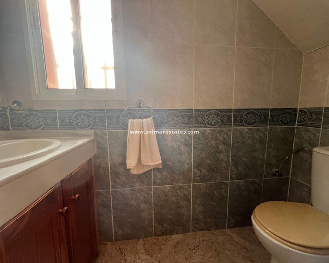 Image No.26-2 Bed House for sale