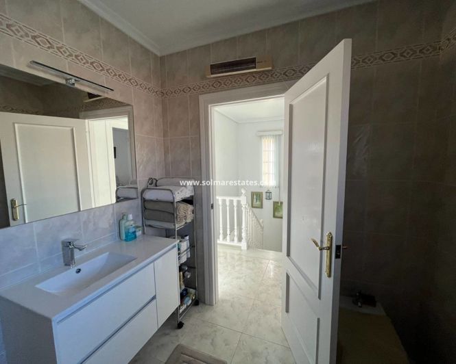 Image No.40-3 Bed Villa for sale