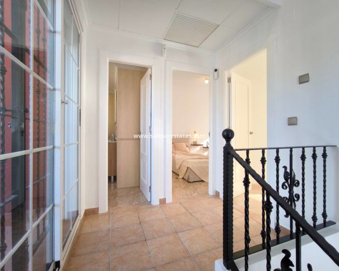 Image No.19-3 Bed Villa for sale