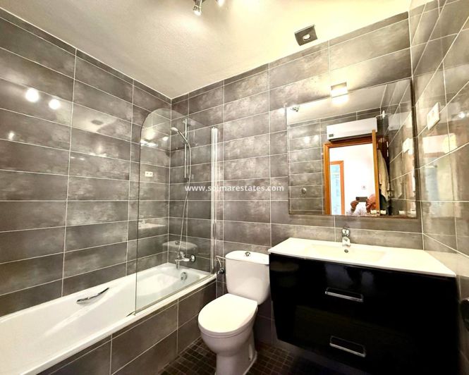 Image No.19-3 Bed Townhouse for sale