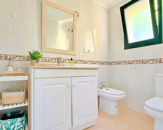 Image No.25-2 Bed Townhouse for sale