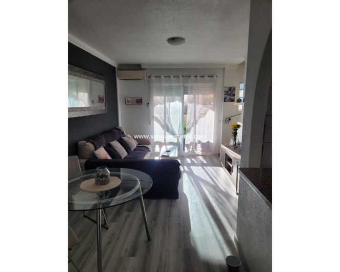 Image No.17-2 Bed Townhouse for sale