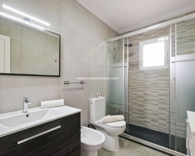 Image No.12-3 Bed Townhouse for sale