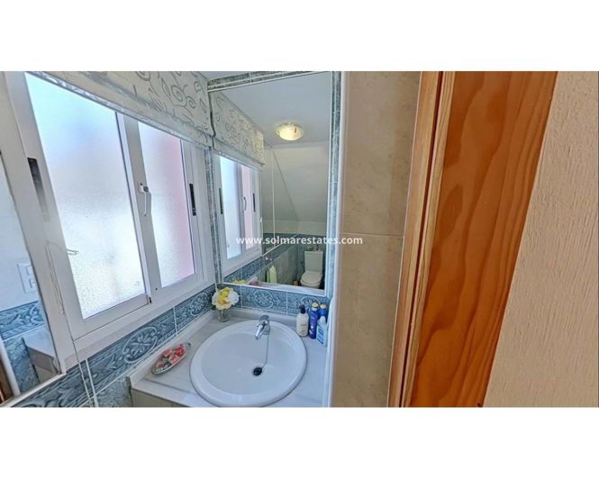 Image No.19-2 Bed House for sale