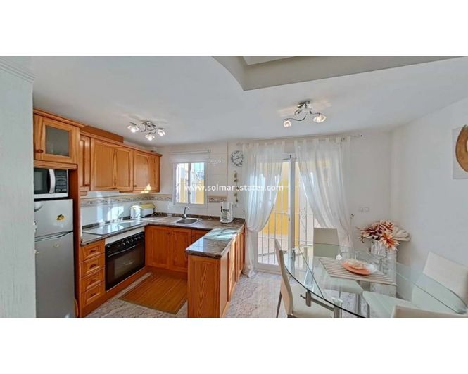 Image No.4-2 Bed House for sale