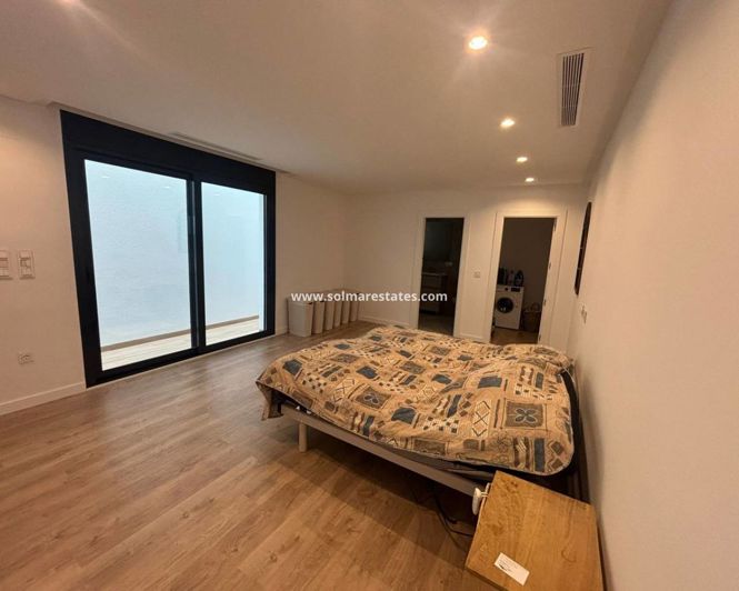 Image No.15-4 Bed Villa for sale