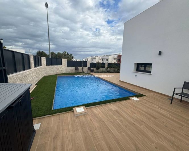 Image No.3-4 Bed Villa for sale