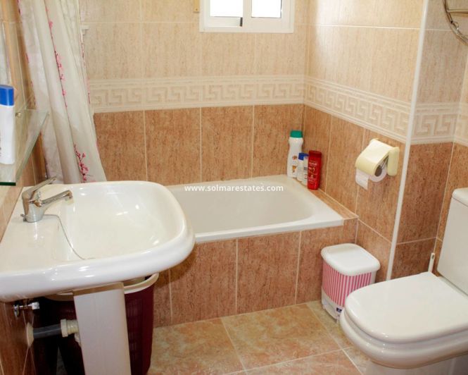 Image No.16-4 Bed House for sale