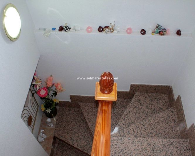 Image No.18-4 Bed House for sale