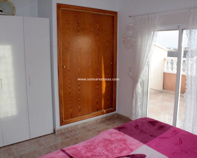 Image No.22-4 Bed House for sale