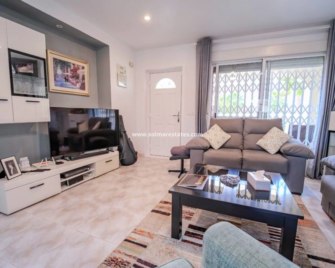 Image No.10-3 Bed House for sale