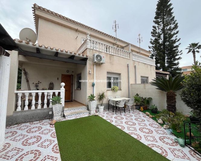 Image No.17-3 Bed House for sale