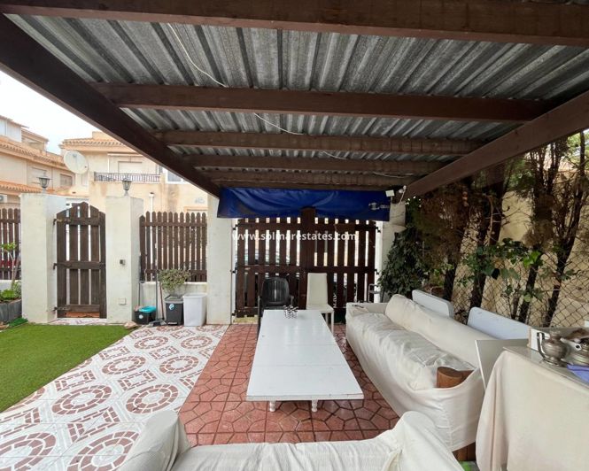 Image No.18-3 Bed House for sale