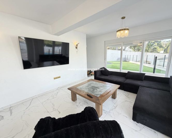 Image No.8-6 Bed Villa for sale