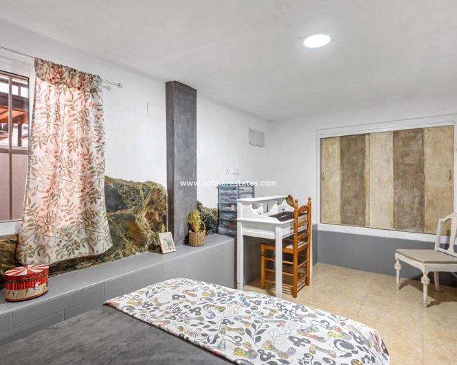 Image No.32-5 Bed Quad for sale