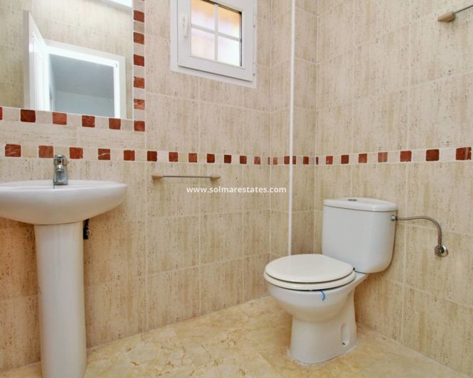 Image No.17-3 Bed House for sale