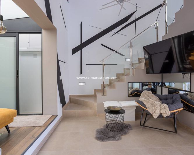 Image No.10-3 Bed House for sale