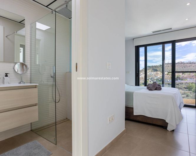 Image No.17-3 Bed House for sale