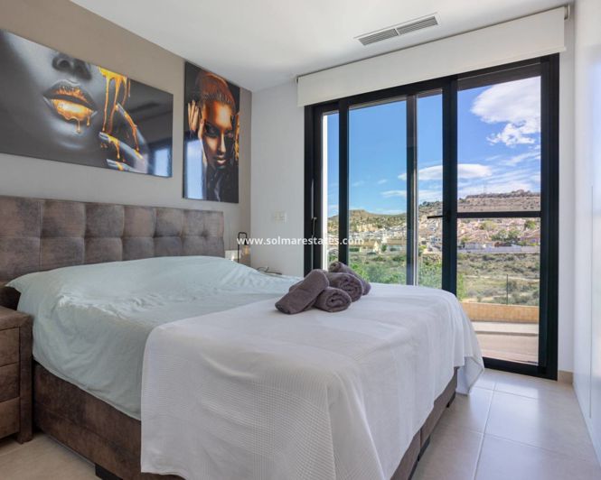 Image No.19-3 Bed House for sale