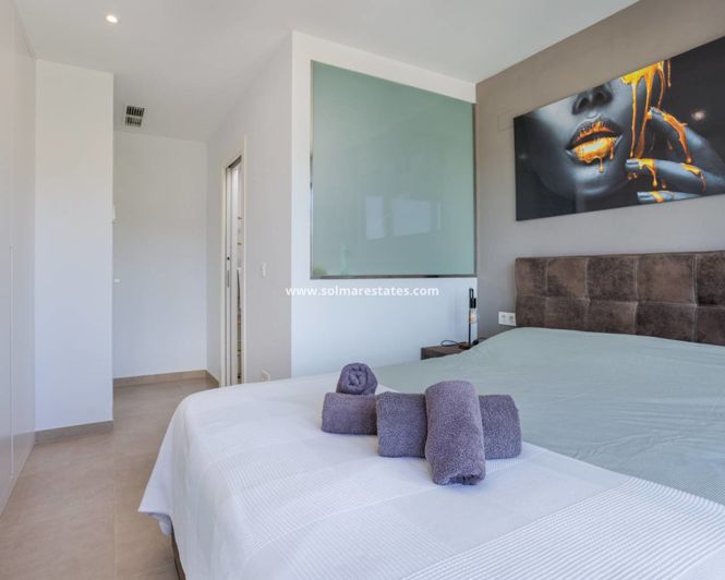 Image No.20-3 Bed House for sale