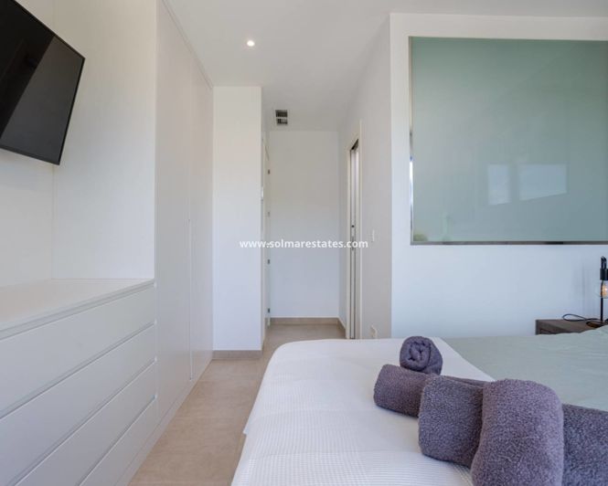 Image No.21-3 Bed House for sale