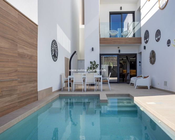 Image No.24-3 Bed House for sale