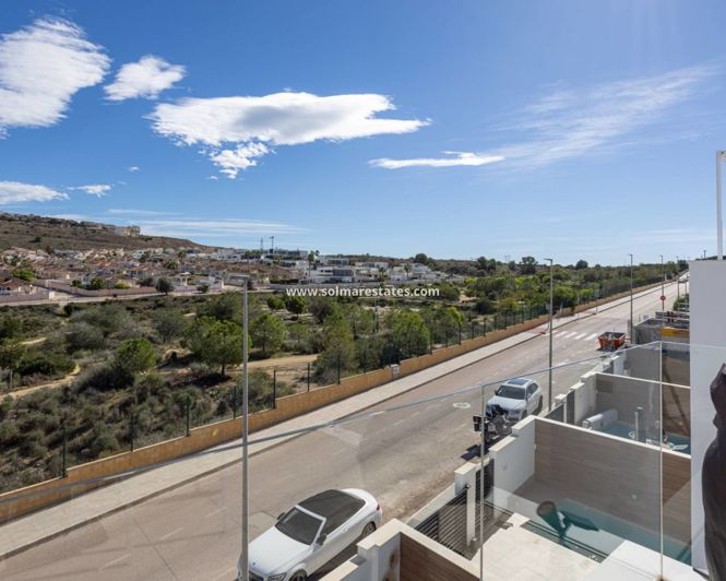 Image No.32-3 Bed House for sale