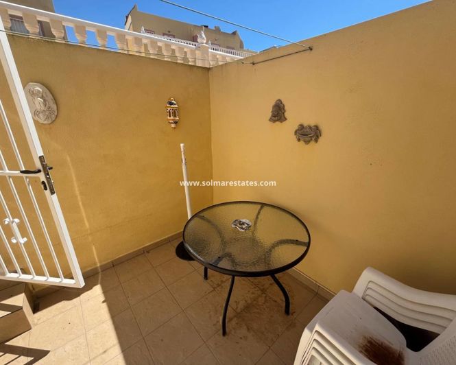 Image No.7-2 Bed Townhouse for sale