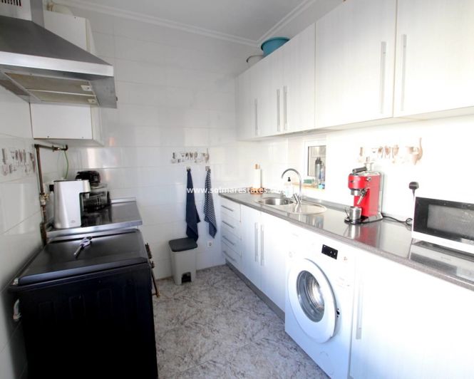 Image No.14-2 Bed Townhouse for sale