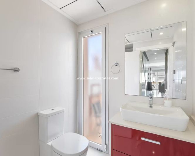 Image No.15-3 Bed House for sale