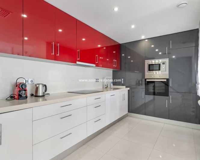 Image No.8-3 Bed House for sale