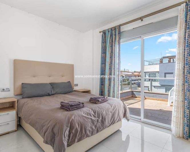 Image No.9-3 Bed House for sale